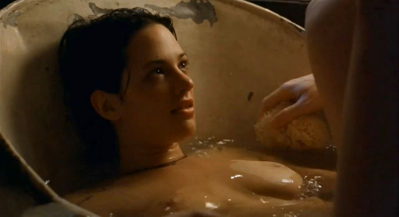 Asia Argento nude (26)

