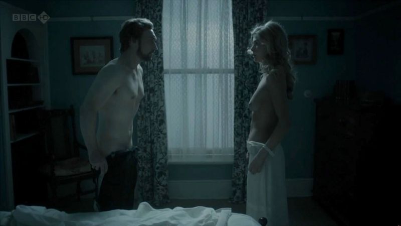 Rosamund Pike nude (15)
