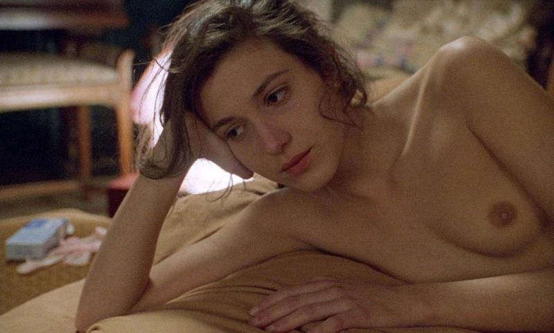 Caroline-Ducey-Romance-03_1.jpg