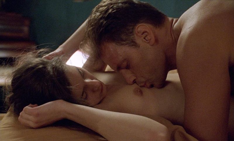 Caroline-Ducey-Romance-06_3.jpg