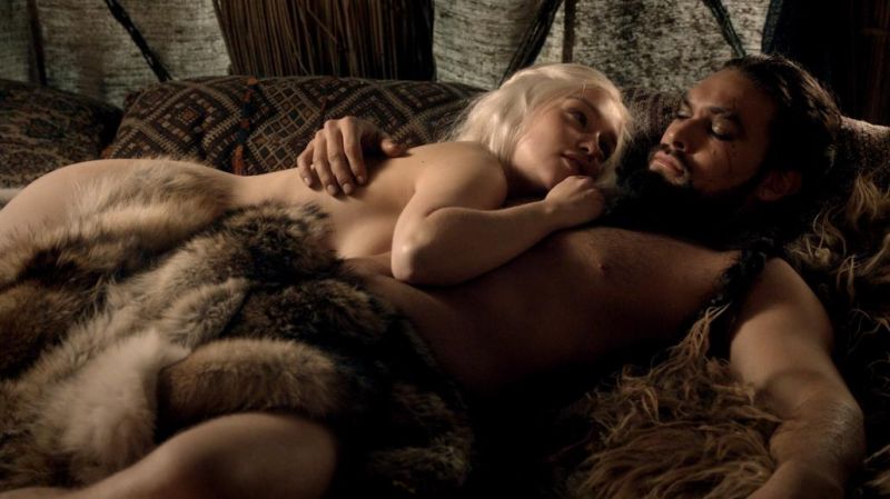 Emilia Clarke - Game of Thrones - S01E03_3
