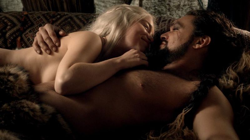 Emilia Clarke - Game of Thrones - S01E03_4
