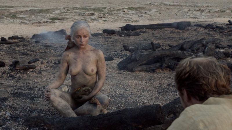 Emilia Clarke - Game of Thrones - S01E10_2

