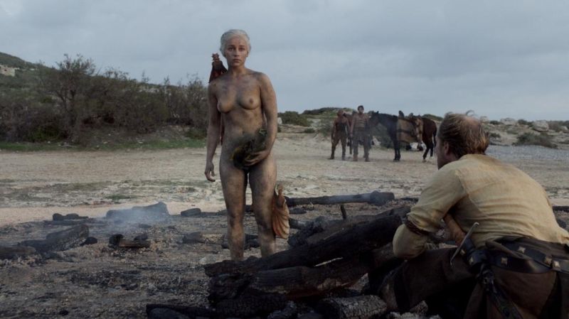 Emilia Clarke - Game of Thrones - S01E10_4
