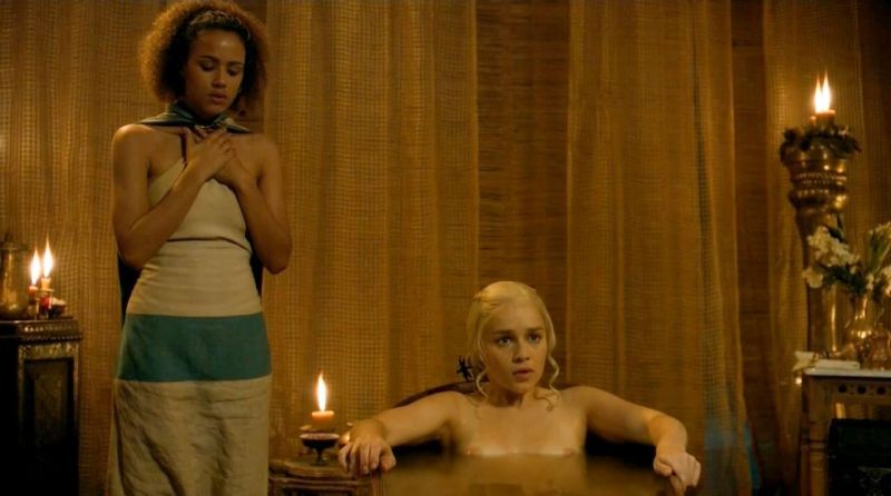 Emilia Clarke - Game of Thrones - S03E08_1
