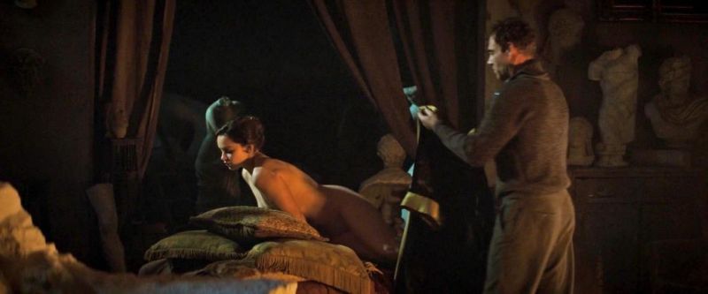 Emilia Clarke - Voice from the Stone - 1_1
