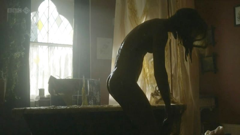 Natalie Dormer - The Fades - S01E05_2

