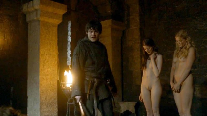 Stephanie Blacker & Charlotte Hope - Game of Thrones - S03E07_4
