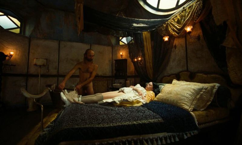 Emma Stone - Poor Things - 06_2

