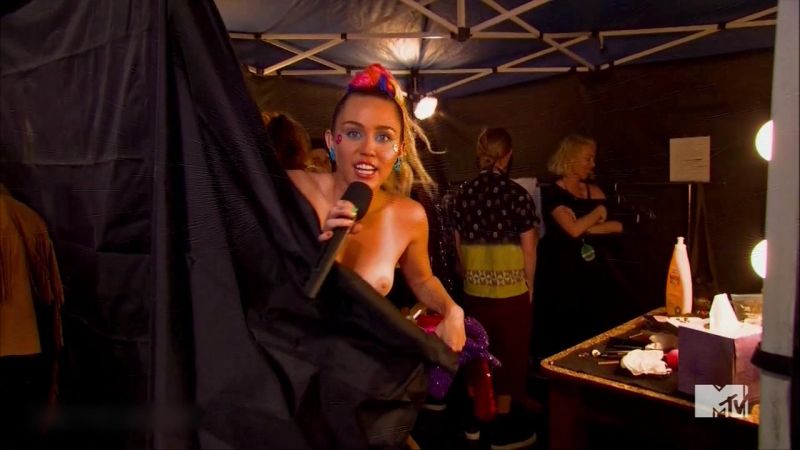 Miley Cyrus - 2015 MTV Video Music Awards - 6_4
