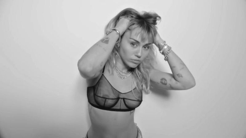 Miley Cyrus - She is Coming - DREAM_2
