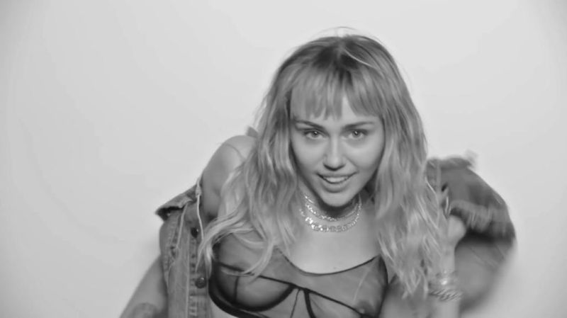 Miley Cyrus - She is Coming - DREAM_4
