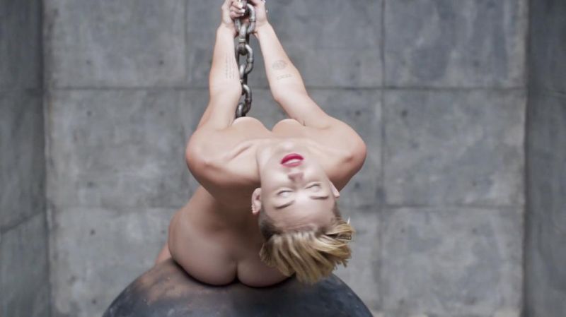 Miley Cyrus - Wrecking Ball - Uncensored Version_1
