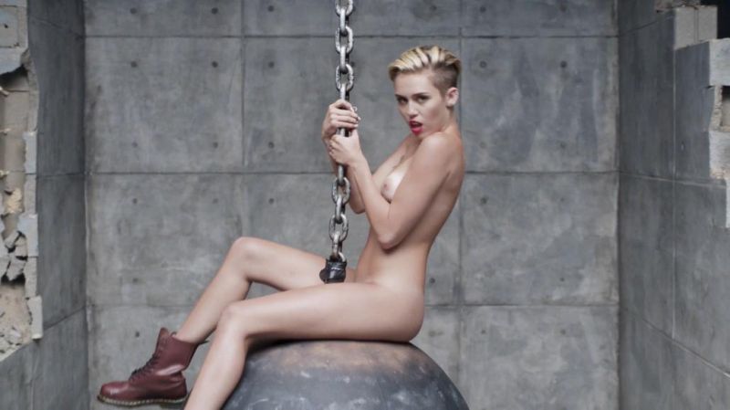 Miley Cyrus - Wrecking Ball - Uncensored Version_2
