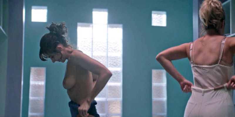 Alison Brie - GLOW - S01E01 - 1_1
