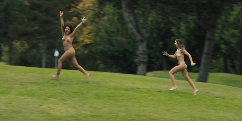 Alison Brie & Kiersey Clemons - Somebody I Used to Know_1
