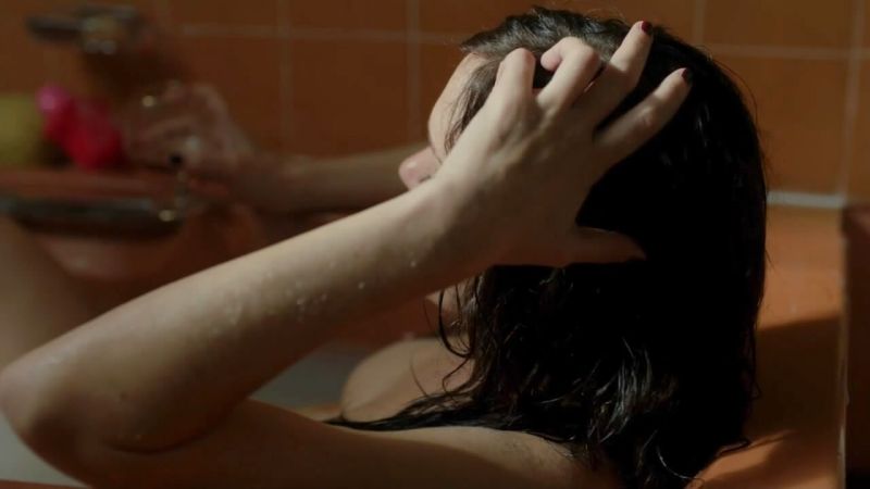 Chloe_Sevigny_-_Hit_and_Miss_-_S01E02_-_2_2.jpg
