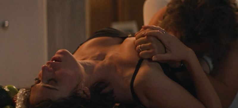 Lizzy Caplan - Fatal Attraction - S01E02 - 1_1
