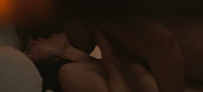 Lizzy Caplan - Fatal Attraction - S01E03_2
