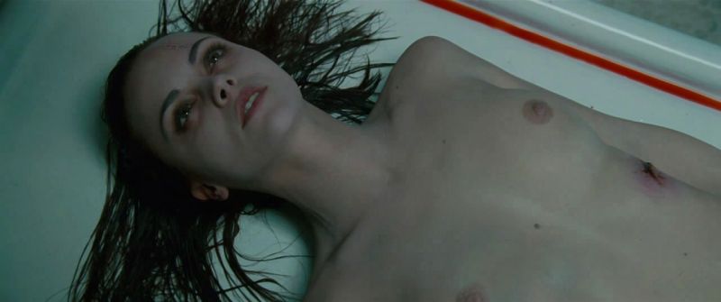 Christina_Ricci_-_AfterLife_-_3_4.jpg
