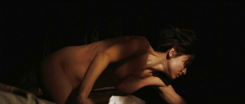 Elena_Anaya___Natasha_Yarovenko_-_Room_in_Rome_-_02_1.jpg