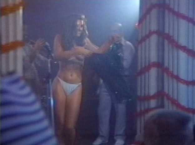 bM3288-ElizabethHurley@KillCruise_4
