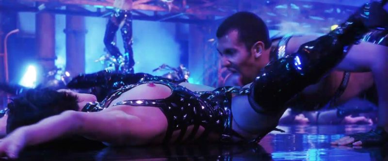 Elizabeth-Berkley-Gina-Gershon-Showgirls-3_3.jpg