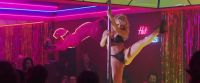 Elizabeth-Berkley-Showgirls-1_1.jpg