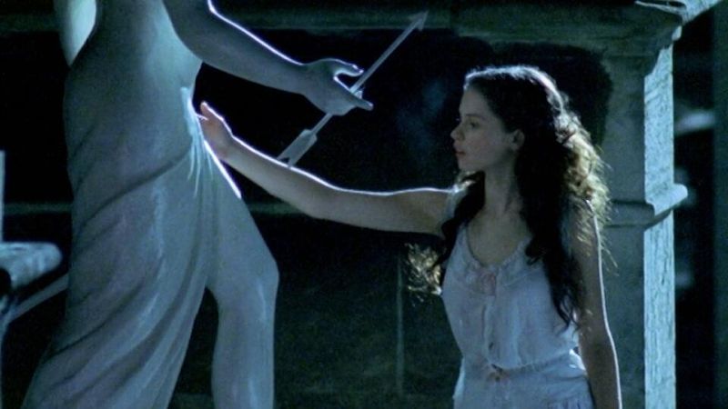 Felicity Jones - Servants - S01E01_1
