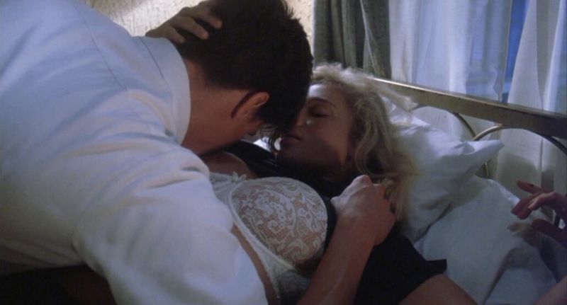 Erika-Eleniak-Chasers-2_1.jpg