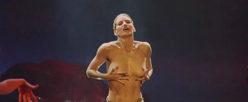 Gina-Gershon-Showgirls-1_2.jpg