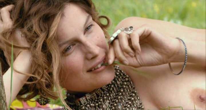 Laetitia Casta nude (24)
