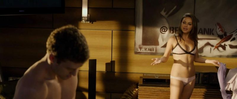 Mila Kunis Nude (6)
