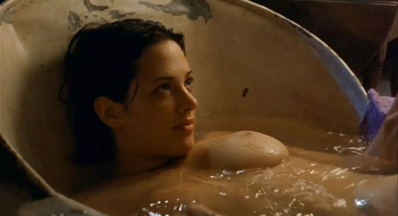 Asia Argento nude (27)
