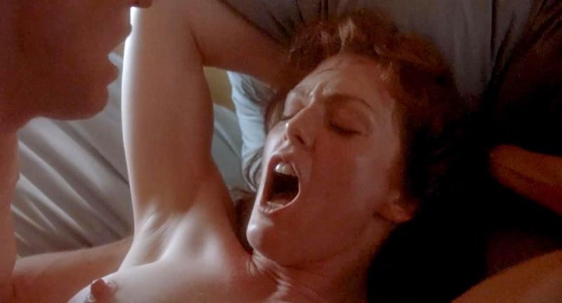 Julianne-Moore-Body-of-Evidence_3.jpg