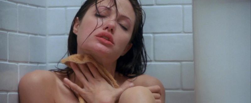 Angelina-Jolie-Taking-Lives-2_1.jpg