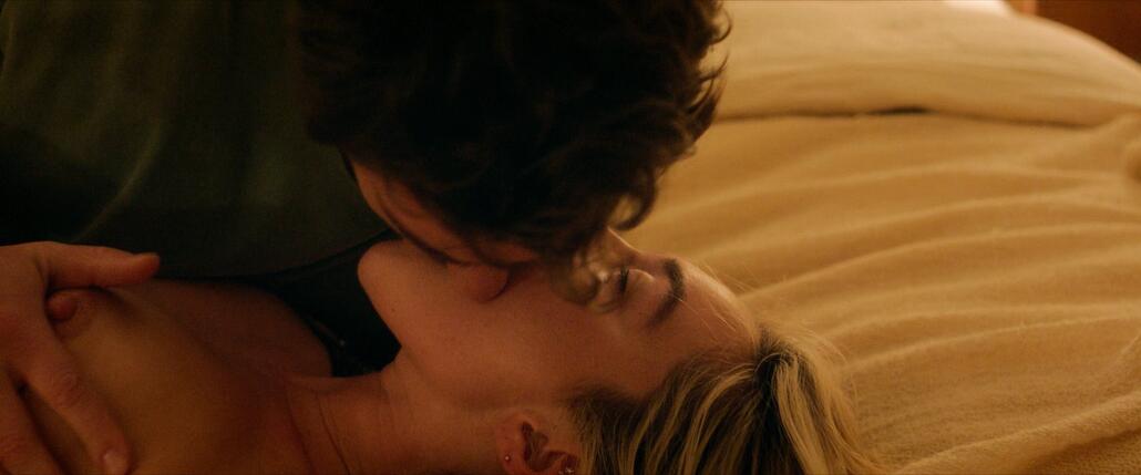 Florence Pugh Nude Scenes (4)
